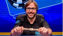 €220 online kvalifikant Marti Roca De Torres ovládol WSOPE 2017 Main Event za €1,115,207!