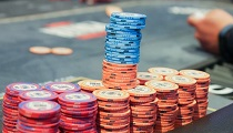 Slovenské duo cez úvodné flighty €300,000 GTD $ZTO$ Main Eventu